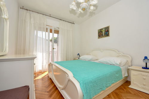 Foto 32 - Casa con 6 camere da letto a Sukošan con terrazza