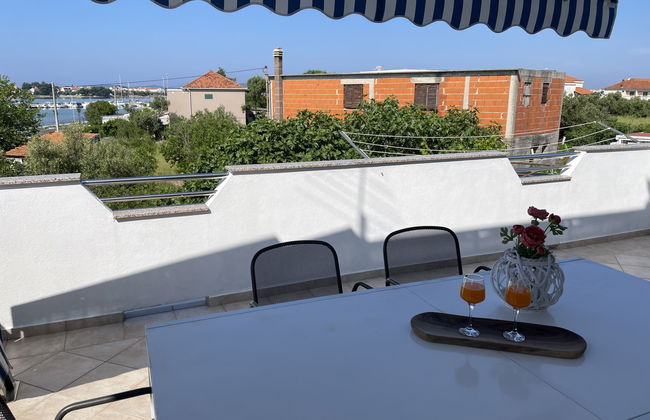 6 bedroom House in Sukošan with terrace - Photo 38