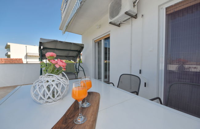 6 bedroom House in Sukošan with terrace - Photo 36