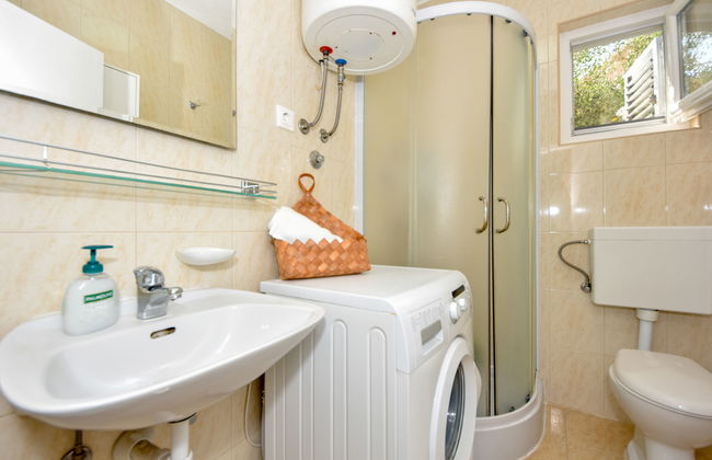 6 bedroom House in Sukošan with terrace - Photo 15