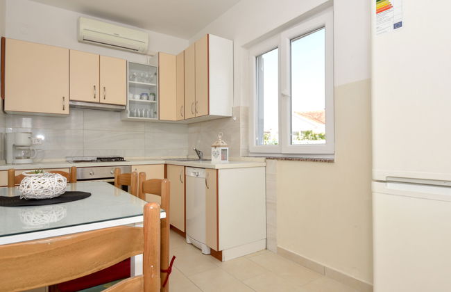 6 bedroom House in Sukošan with terrace - Photo 2