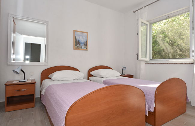 6 bedroom House in Sukošan with terrace - Photo 14