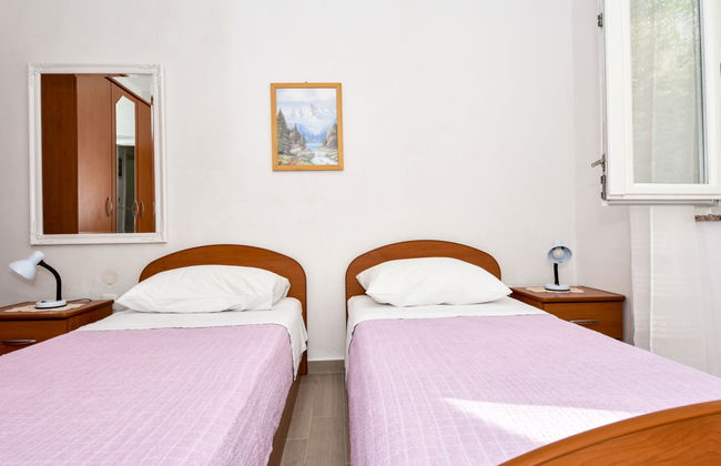 6 bedroom House in Sukošan with terrace - Photo 13