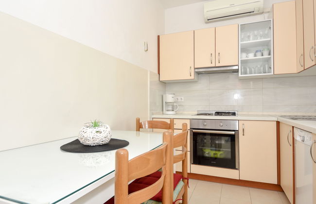 6 bedroom House in Sukošan with terrace - Photo 3