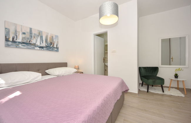 6 bedroom House in Sukošan with terrace - Photo 9