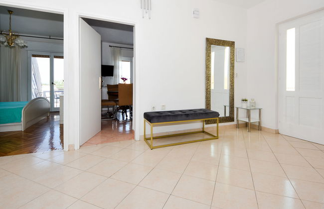 6 bedroom House in Sukošan with terrace - Photo 18