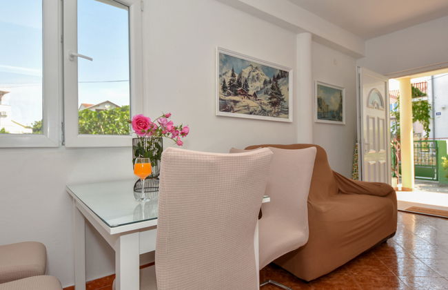 6 bedroom House in Sukošan with terrace - Photo 5