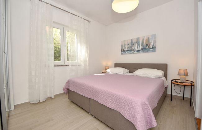 6 bedroom House in Sukošan with terrace - Photo 8