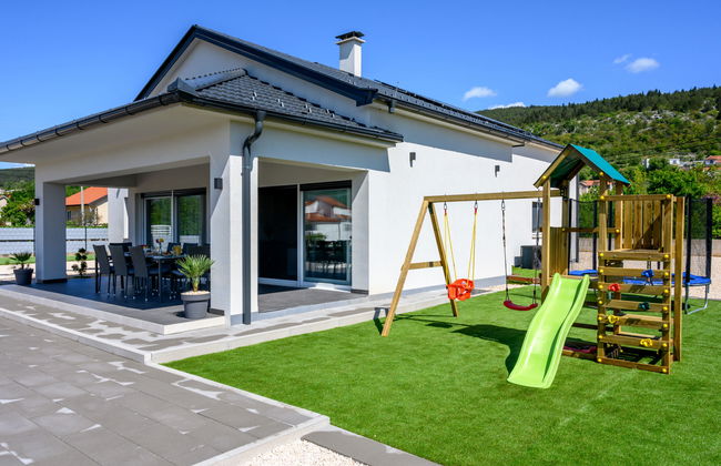 Casa de 4 quartos em Proložac com piscina privada e jardim - Foto 2