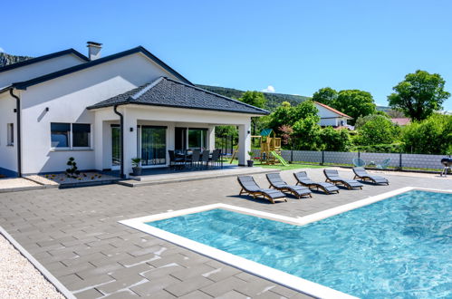 Photo 29 - Maison de 3 chambres à Proložac avec piscine privée et terrasse
