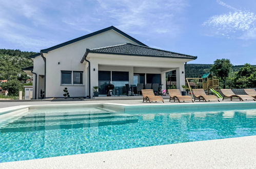 Photo 1 - Maison de 3 chambres à Proložac avec piscine privée et jardin