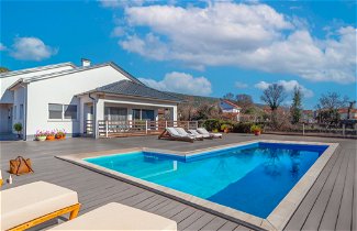 Foto 1 - Casa con 3 camere da letto a Prolozac con piscina privata e terrazza