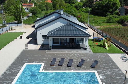 Foto 41 - Casa con 3 camere da letto a Proložac con piscina privata e giardino