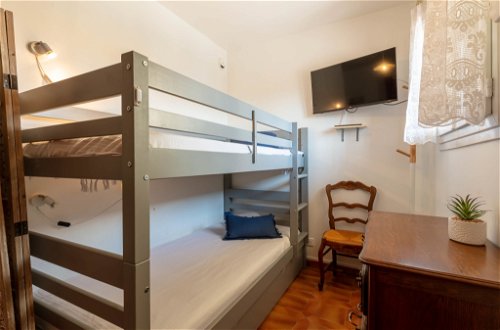 Foto 12 - Appartamento con 1 camera da letto a Hyères con vista mare