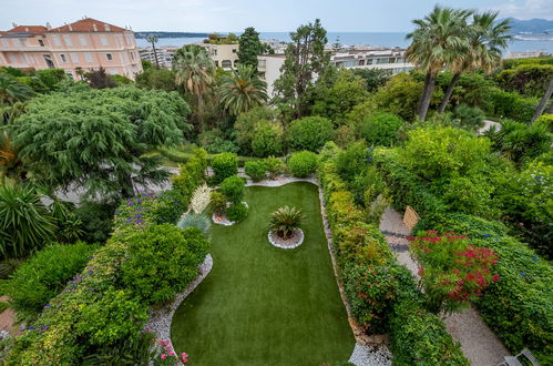 Foto 5 - Appartamento con 1 camera da letto a Cannes con giardino e vista mare