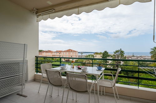 Photo 14 - 1 bedroom Apartment in Cannes with garden and sea view