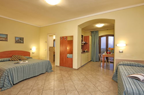 Foto 6 - Apartamento em Soiano del Lago com piscina e jardim