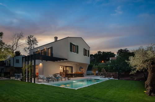 Photo 42 - Maison de 4 chambres à Poreč avec piscine privée et vues à la mer