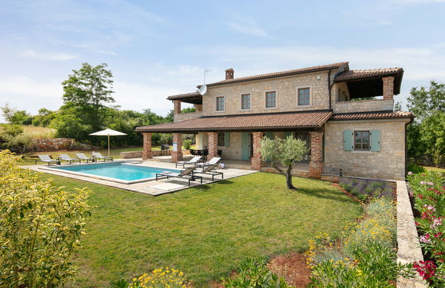Casa de 5 quartos em Sveti Lovreč com piscina privada e jardim - Foto 1
