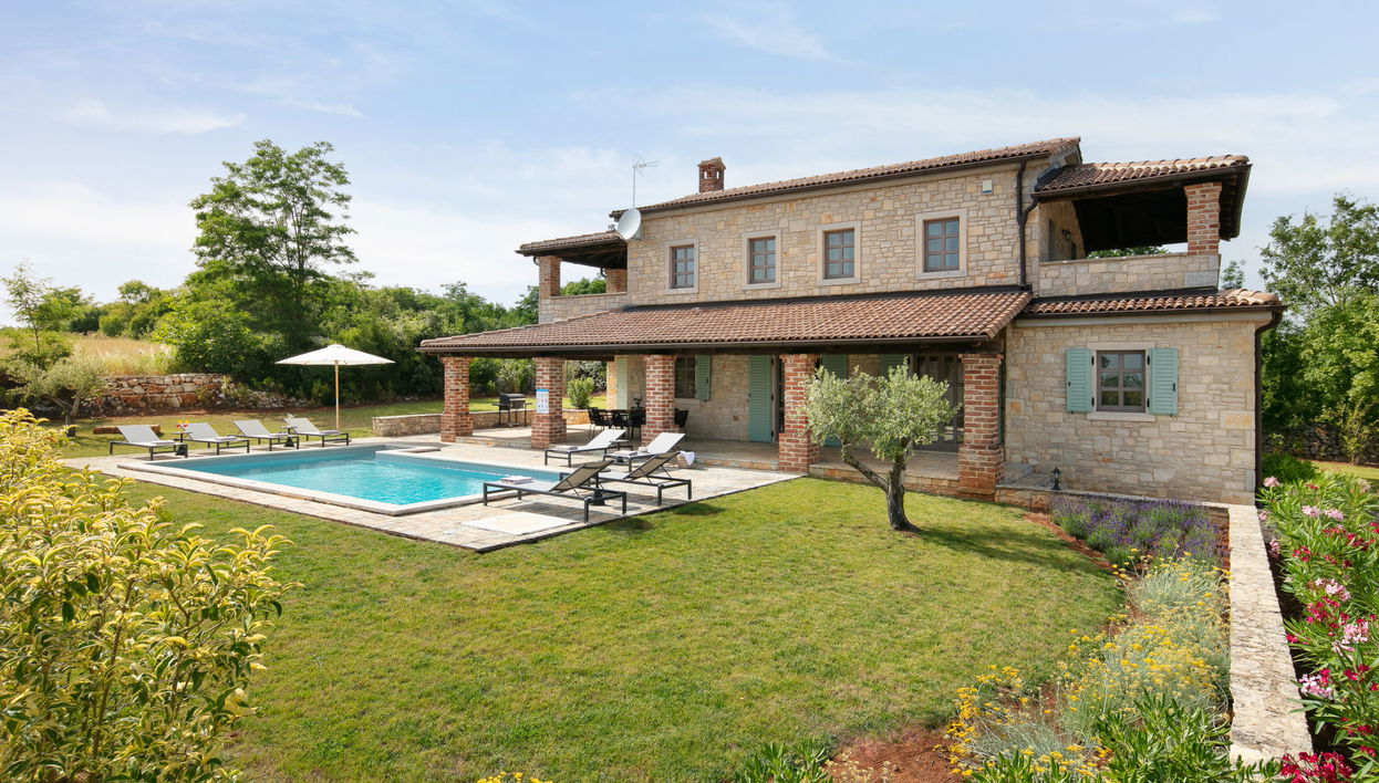 Casa de 5 quartos em Sveti Lovreč com piscina privada e jardim - Foto 1