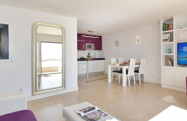 2 bedroom Apartment in San Bartolomé de Tirajana with swimming pool and terrace - Photo 4