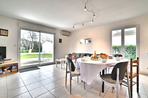 Photo 10 - 4 bedroom House in Saint-Georges-d'Oléron with garden and sea view