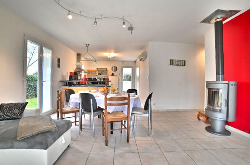 Photo 8 - 4 bedroom House in Saint-Georges-d'Oléron with garden and sea view