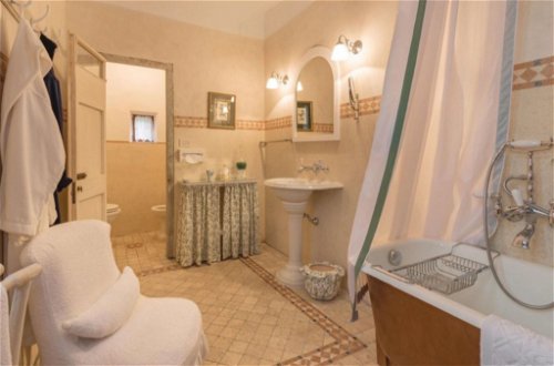 Photo 29 - 6 bedroom House in Borgo San Lorenzo with private pool and garden