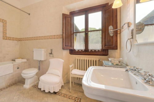 Photo 16 - 6 bedroom House in Borgo San Lorenzo with private pool and garden
