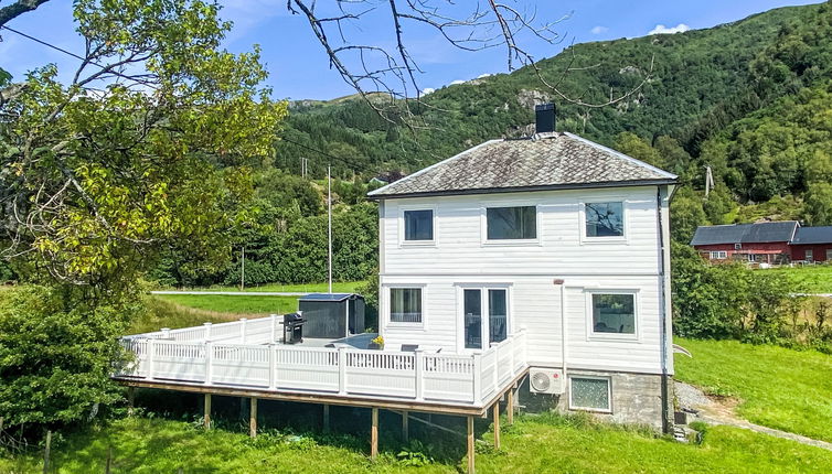 Photo 1 - Maison de 5 chambres à Hyllestad avec jardin et terrasse