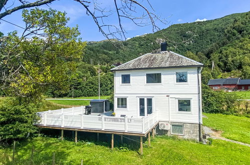 Photo 1 - Maison de 5 chambres à Hyllestad avec jardin et terrasse