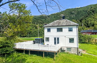 Photo 1 - Maison de 5 chambres à Hyllestad avec jardin et terrasse