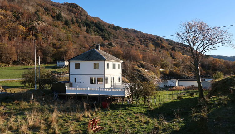 Foto 1 - Haus mit 5 Schlafzimmern in Hyllestad mit terrasse