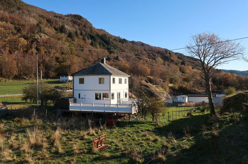 Photo 1 - Maison de 5 chambres à Hyllestad avec terrasse