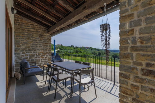 Photo 2 - Maison de 3 chambres à Buje avec piscine et jardin