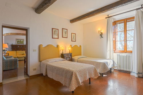 Photo 15 - 2 bedroom Apartment in Castellina in Chianti with swimming pool and garden