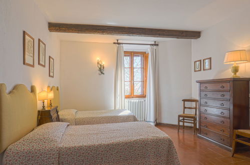 Photo 16 - 2 bedroom Apartment in Castellina in Chianti with swimming pool and garden