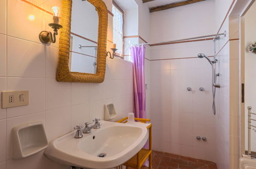 Photo 17 - 2 bedroom Apartment in Castellina in Chianti with swimming pool and garden