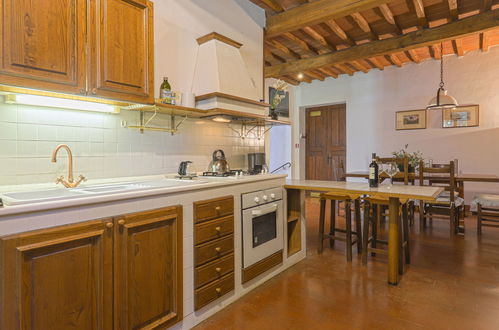 Photo 10 - 2 bedroom Apartment in Castellina in Chianti with swimming pool and garden