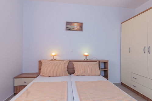 Foto 6 - Apartamento de 1 habitación en Nin con piscina y vistas al mar