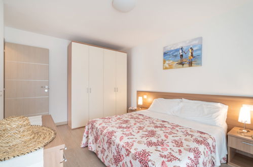 Foto 12 - Apartment mit 2 Schlafzimmern in Lignano Sabbiadoro mit blick aufs meer