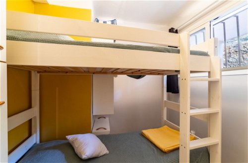 Foto 14 - Appartamento con 2 camere da letto a Le Lavandou con vista mare