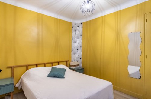 Foto 10 - Appartamento con 2 camere da letto a Le Lavandou con vista mare