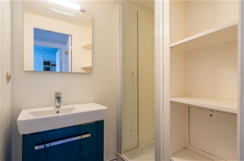 Foto 14 - Appartamento con 1 camera da letto a Vaux-sur-Mer con piscina privata e vista mare