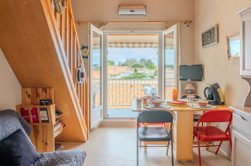 Foto 6 - Apartamento de 1 quarto em Vaux-sur-Mer com piscina privada e vistas do mar