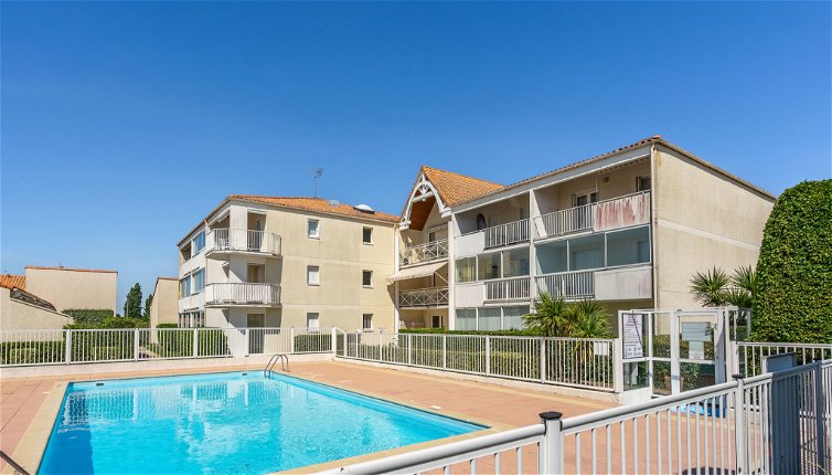 Foto 1 - Appartamento con 1 camera da letto a Vaux-sur-Mer con piscina privata e vista mare