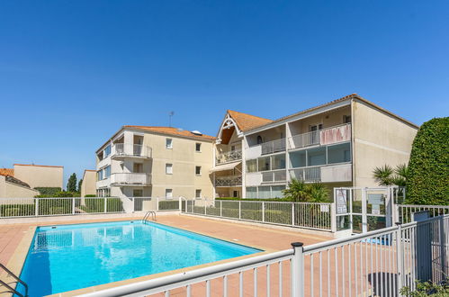 Foto 1 - Appartamento con 1 camera da letto a Vaux-sur-Mer con piscina privata e vista mare