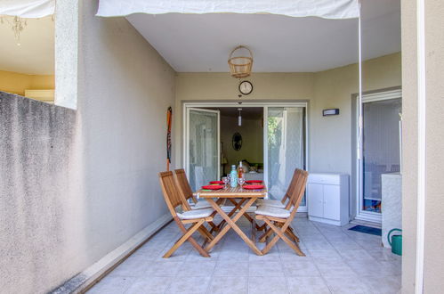 Photo 18 - 2 bedroom Apartment in Saint-Cyr-sur-Mer with garden and terrace