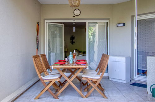 Photo 19 - Appartement de 2 chambres à Saint-Cyr-sur-Mer avec terrasse et vues à la mer