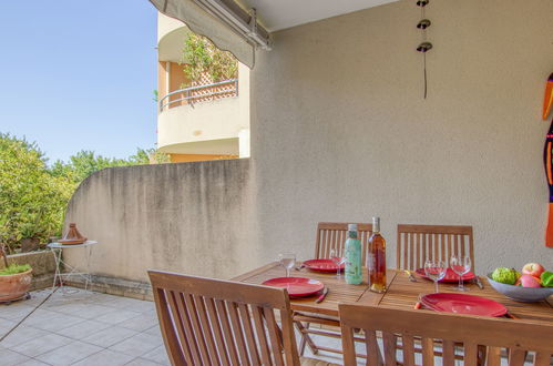 Photo 4 - 2 bedroom Apartment in Saint-Cyr-sur-Mer with garden and terrace